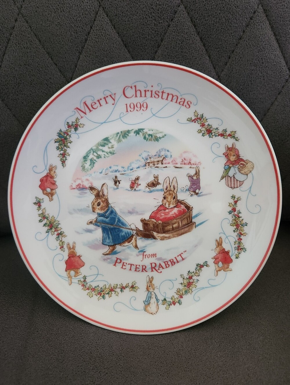 Wedgwood Peter Rabbit Christmas 1999 Plate